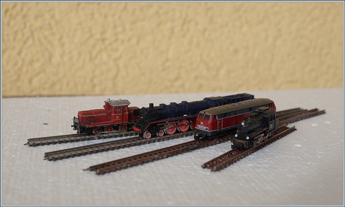 It is now 50 years ago that Märklin created the mini club modelrailway with his 6,5 gauge and 1 to 220. 
On the first paart with a V 260, a V 216, a Steamer 03 and the famouse DB BR 89

03.01.2022