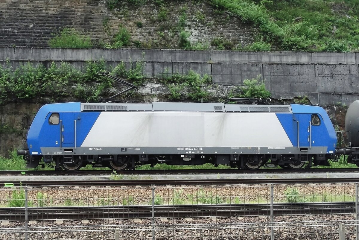 ITL 185 524 stands at Bad Schandau on 21 May 2015. 