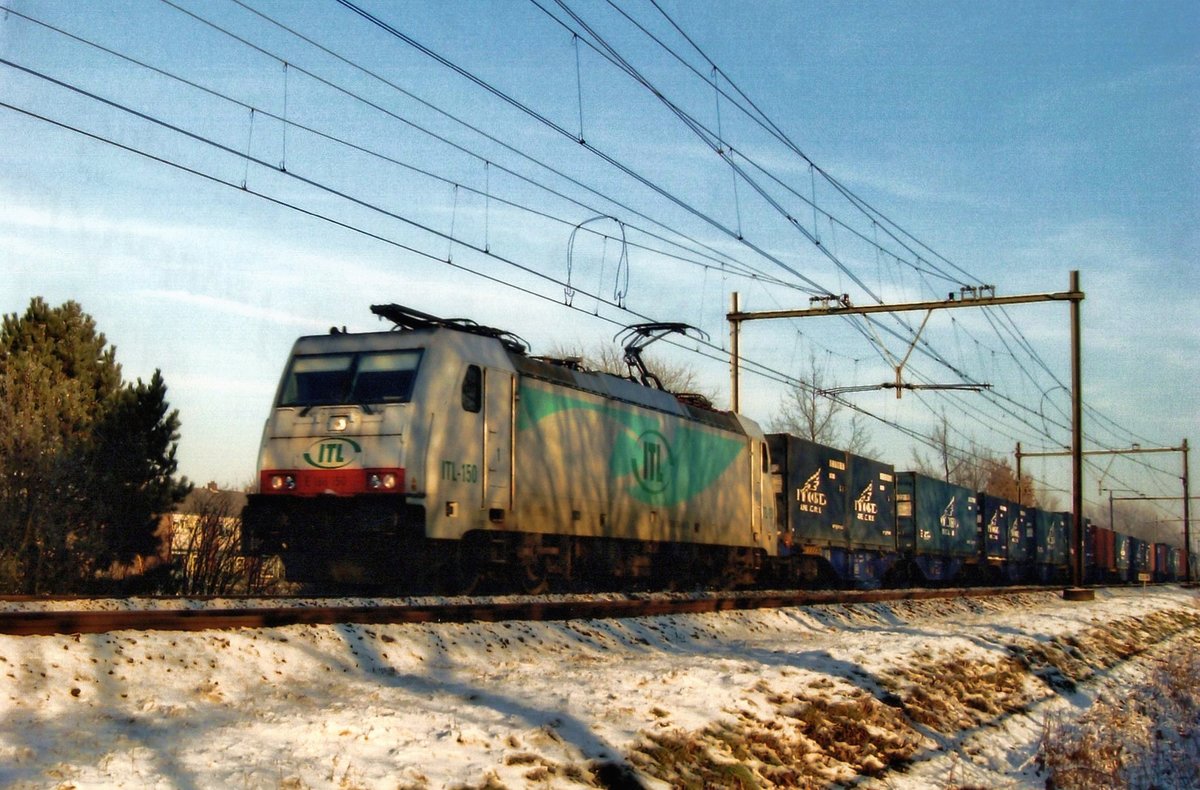 ITL 186 150 hauls a diverted container train through Wijchen on 24 Janujary 2008.
