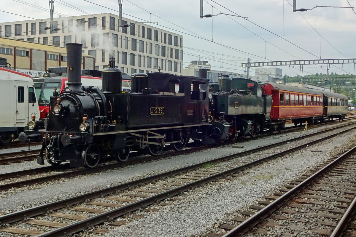 JS-35 stands in Brugg AG station on the late afternoon of 25 May 2019.