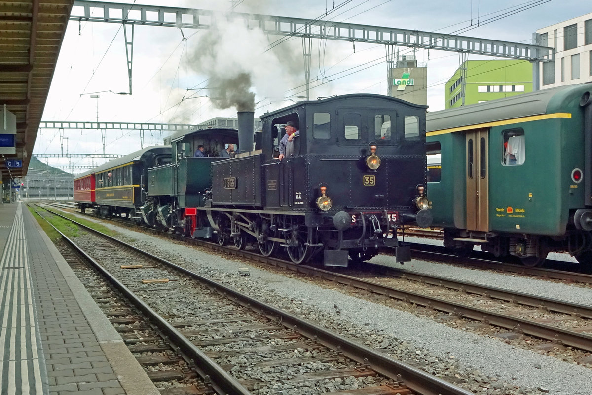 JS-35 stands in Brugg AG station in the morning of 25 May 2019.