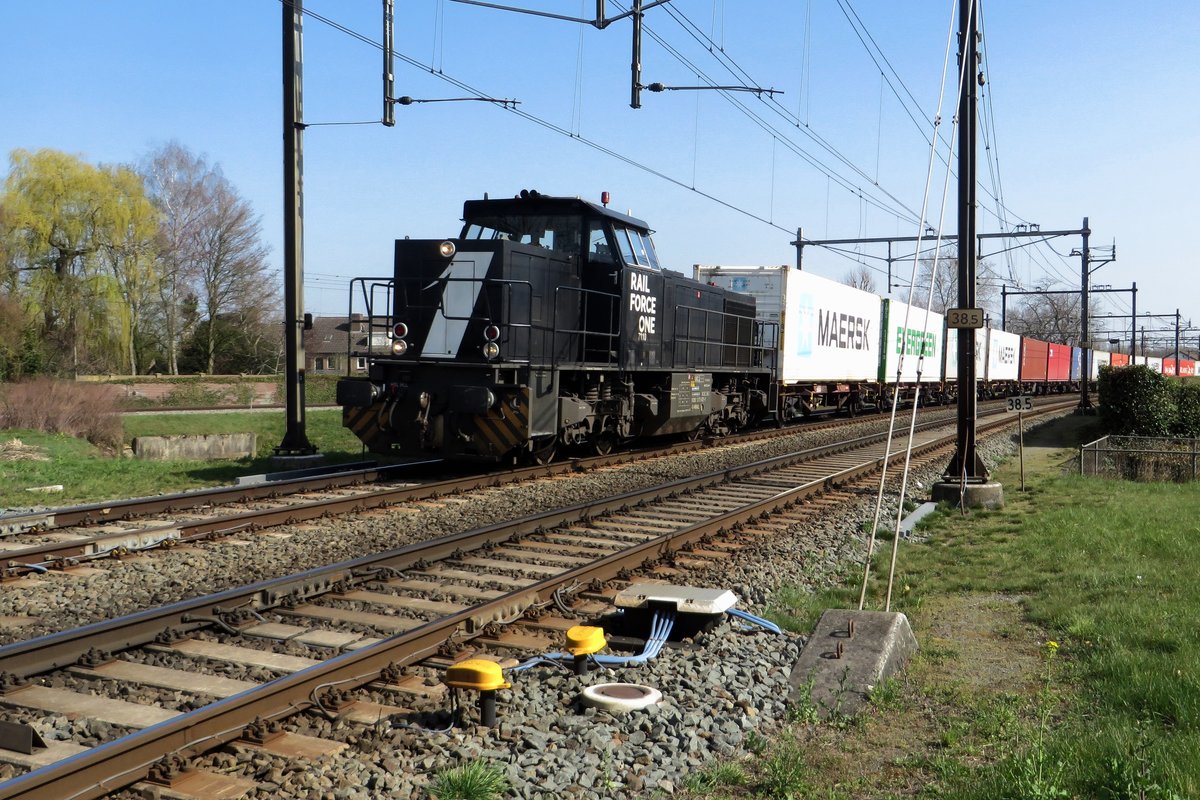 Just outside Boxtel, RFO 7110 hauls a container train toward Rotterdam and your photographer was just in time to save the train.