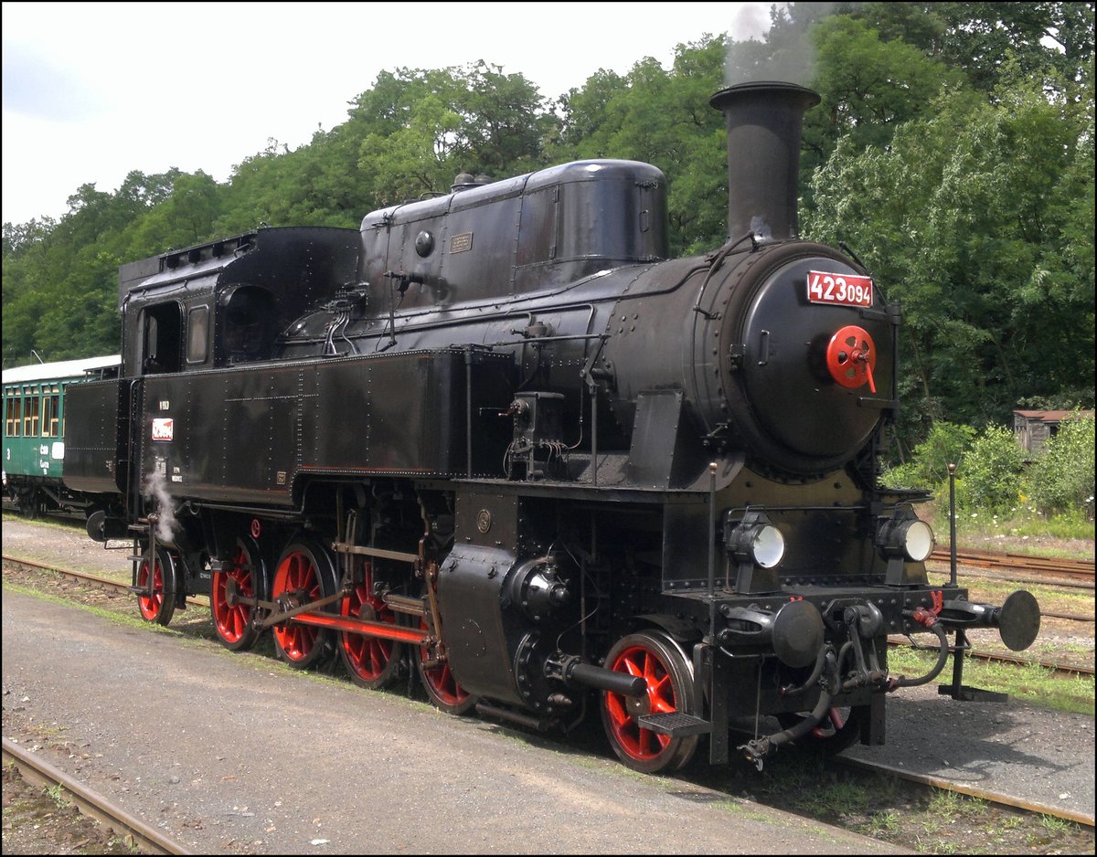 KHKD 423,094 (CKD - 1928) on Lužná station on 30.7.2016