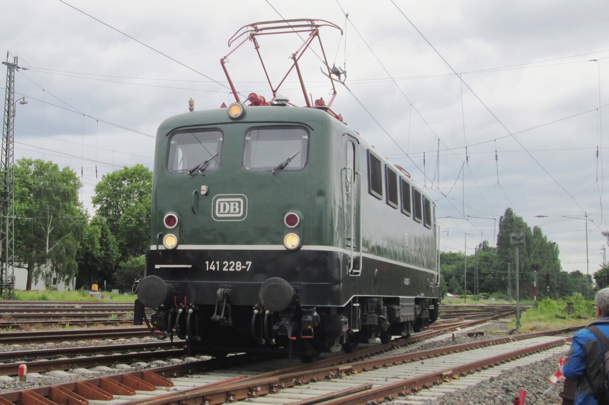 Knallfrosch 141 228 runs light at the Bahnwelt Darmstadt-Kranichstein on 30 May 2014.