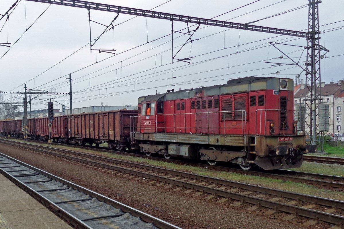 Kocour 742 403 shunts at Praha-Liben on 21 September 2017.