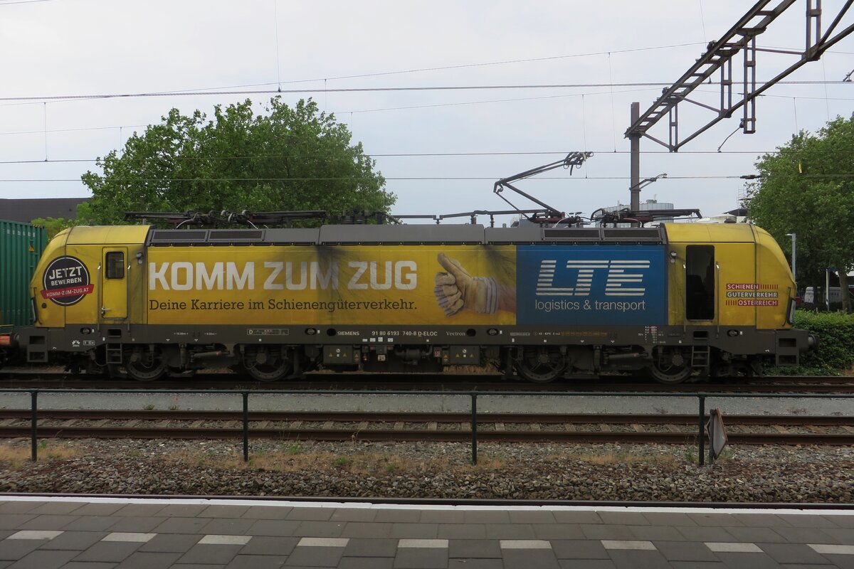  Kommt zu Zug -come by train, and that is exactly what your photograpg did on 22 June 2023 to catch this advertising loco LTE 193 740 here, at Oss. 