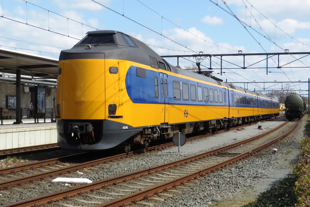 Koploper 4246 stands sidelined at Oss on 17 April 2021. Once a common and very characteristic sight on Dutch tracks, the Koplopers Classes 4000 (three coach) and 4200 (four coach)  are sadly rapidly declining.