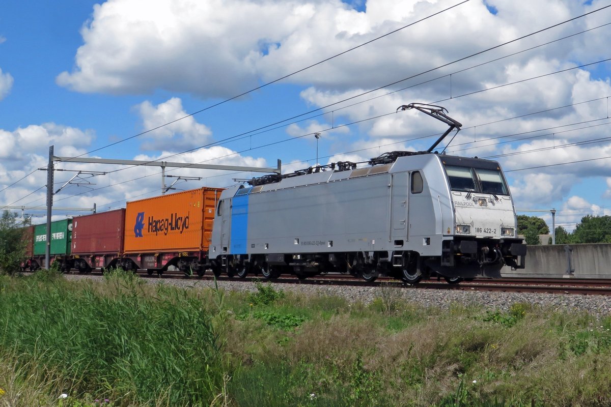 KRE 186 422 passes Valburg with a container train toward Emmerich on 12 July 2020.