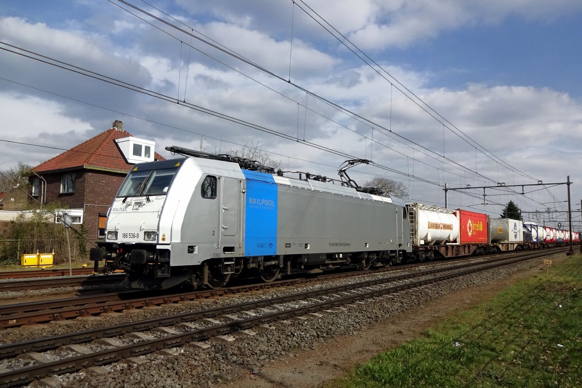 KRE 186 536 hauls a container train through Blerick on 8 April 2021.