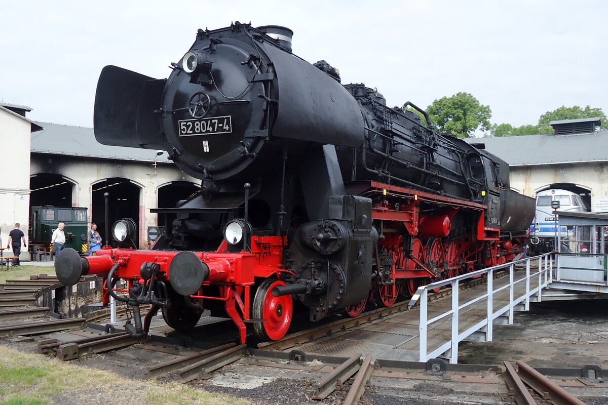 Kriegslok 52 8047 stands at the Bw Nossen on the turn table on 23 May 2015.