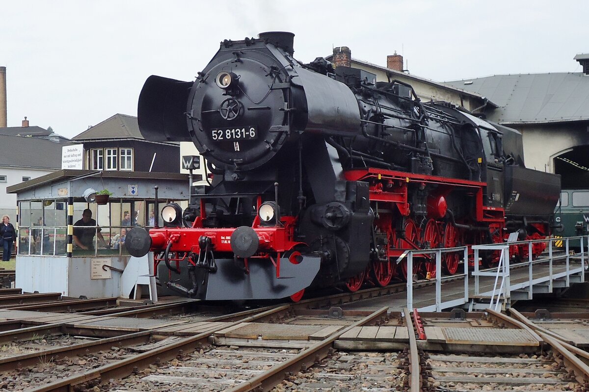 Kriegslok 52 8131 gets on hte turn table in the Traditionsbw Nossen on 23 May 2015.
