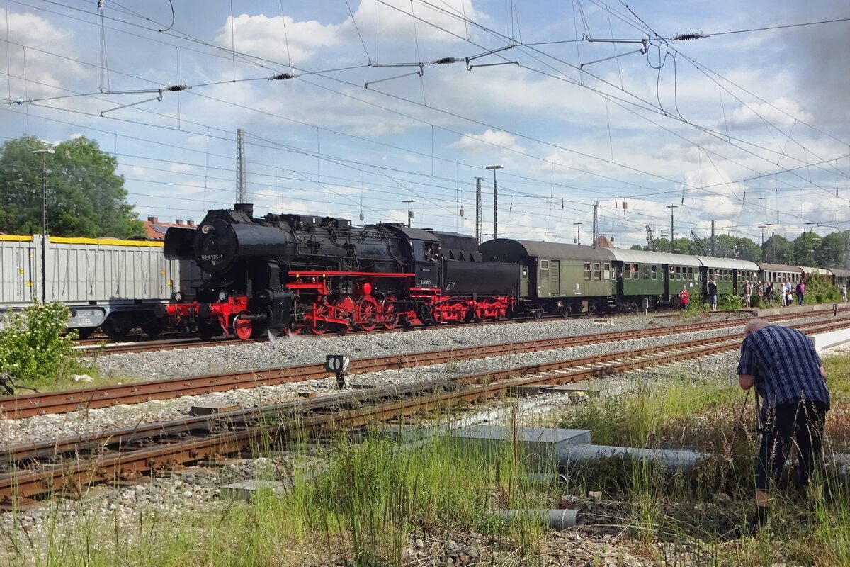 Kriegslok 52 8195 is about to haul an extra train out of Nördlingen on 1 June 2019.