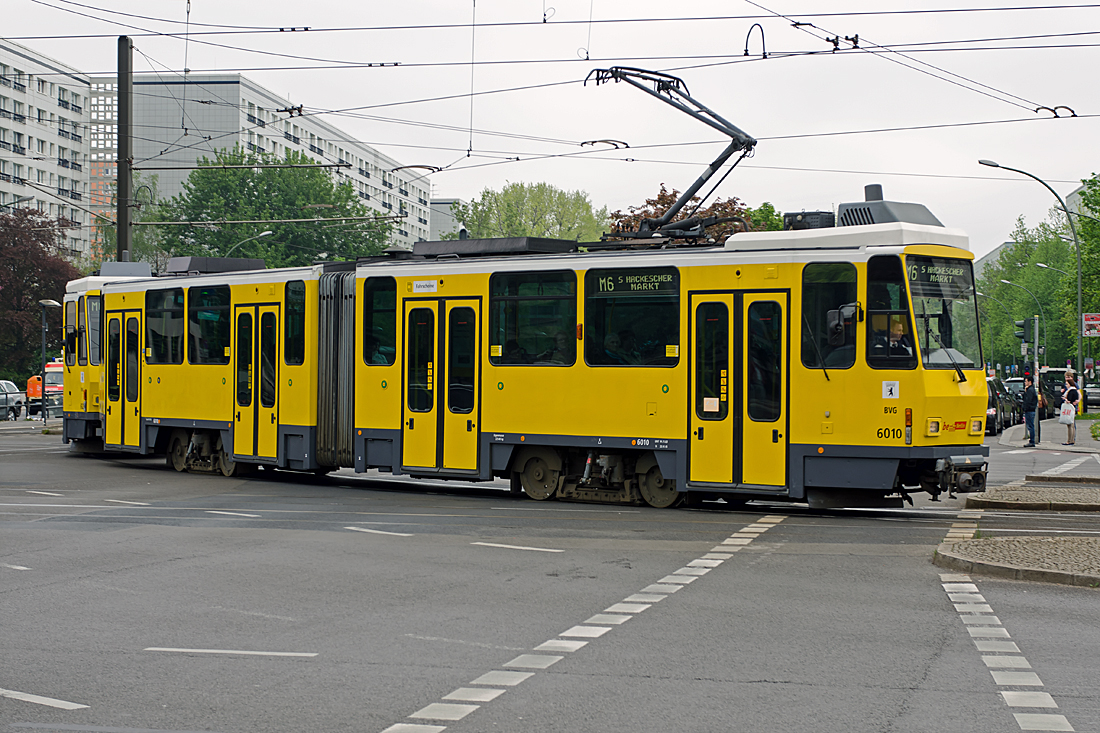 KT4D mod 6010, modernized in 1995 by WB Bautzen, serial number 884/010, ex KT4D ( 9228 ), seen in service as M6 towards Hackescher Markt near tram stop Mollstraße. Berlin, 2014-04-24 
