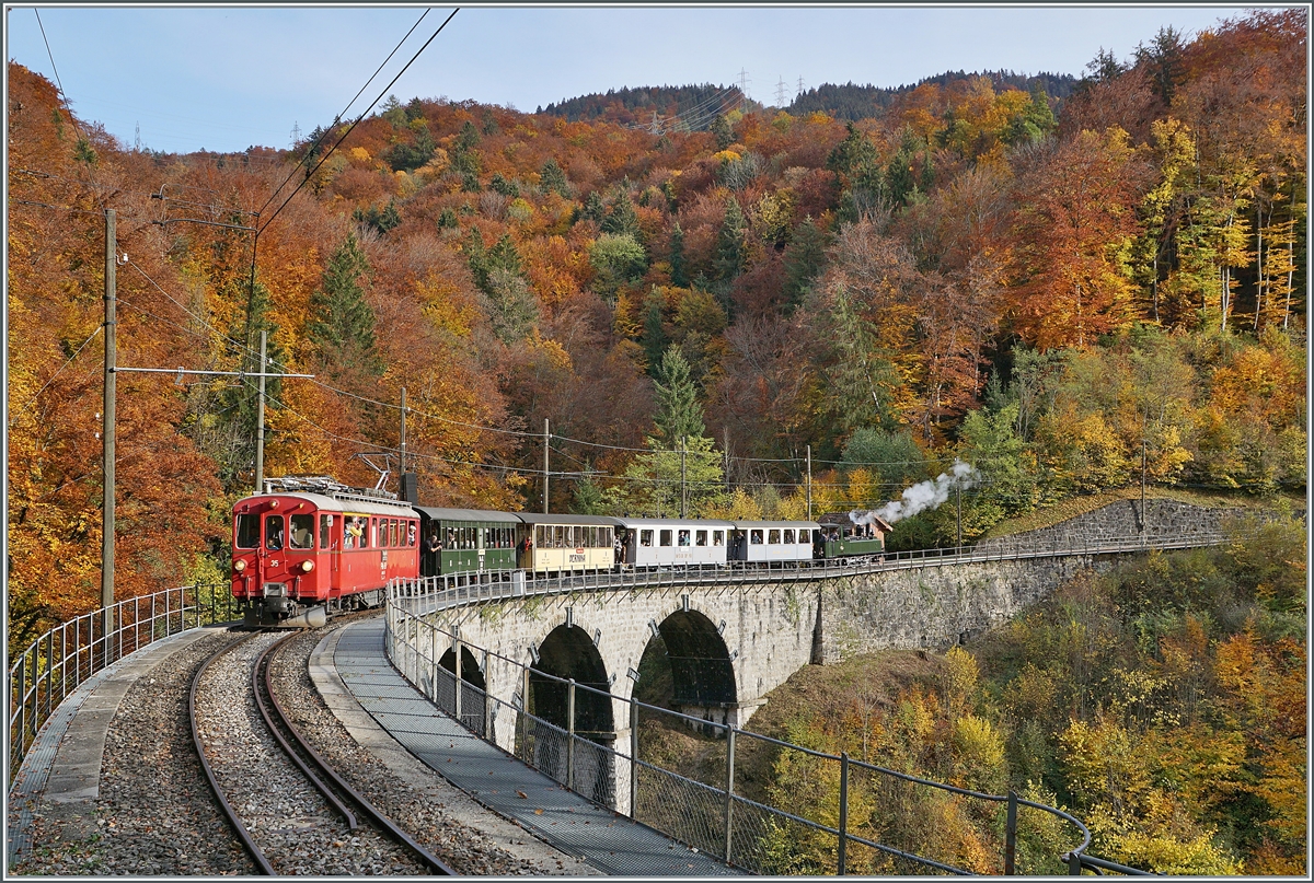 LA DER 2020 by the Blonay-Chamby: The RhB ABe 4/4 I N° 35 wiht the RIVIERA BELLE EPOQUE EXPRESS from Chaulin to Vevey on the on the Baye de Clarens Viaduct.

25.10.2020
