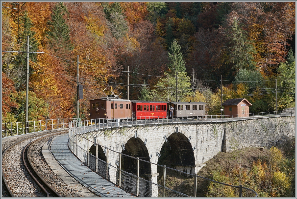 LA DER 2020 by the Blonay-Chamby: The BOB HGe 3/3 29 on the way to Blonay on the Baye de Clarens Viaduct . 

25.10.2020