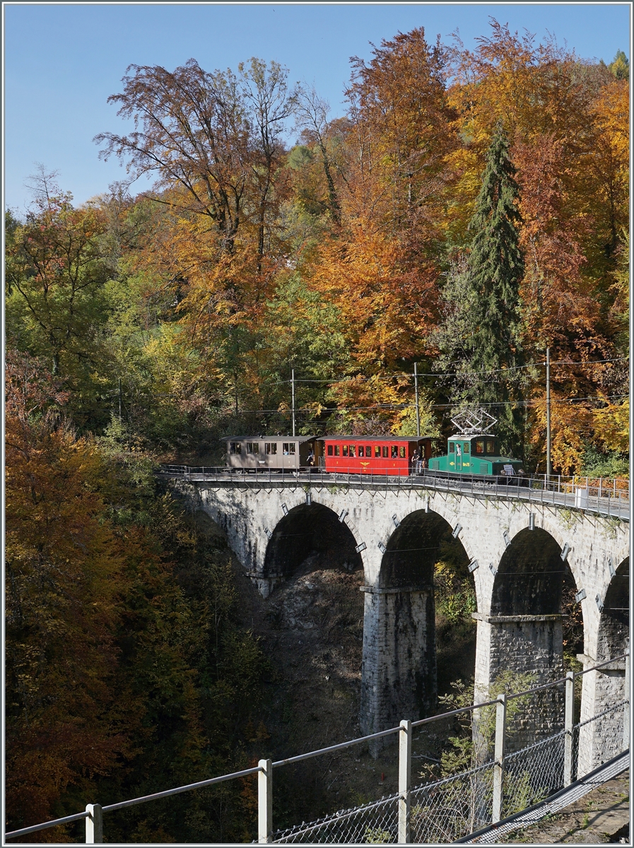 LA DER 2020 by the Blonay-Chamby: The +GF+ Ge 4/4 N° 75 on the Baye de Clarens Viaduct. 

24.10.2020