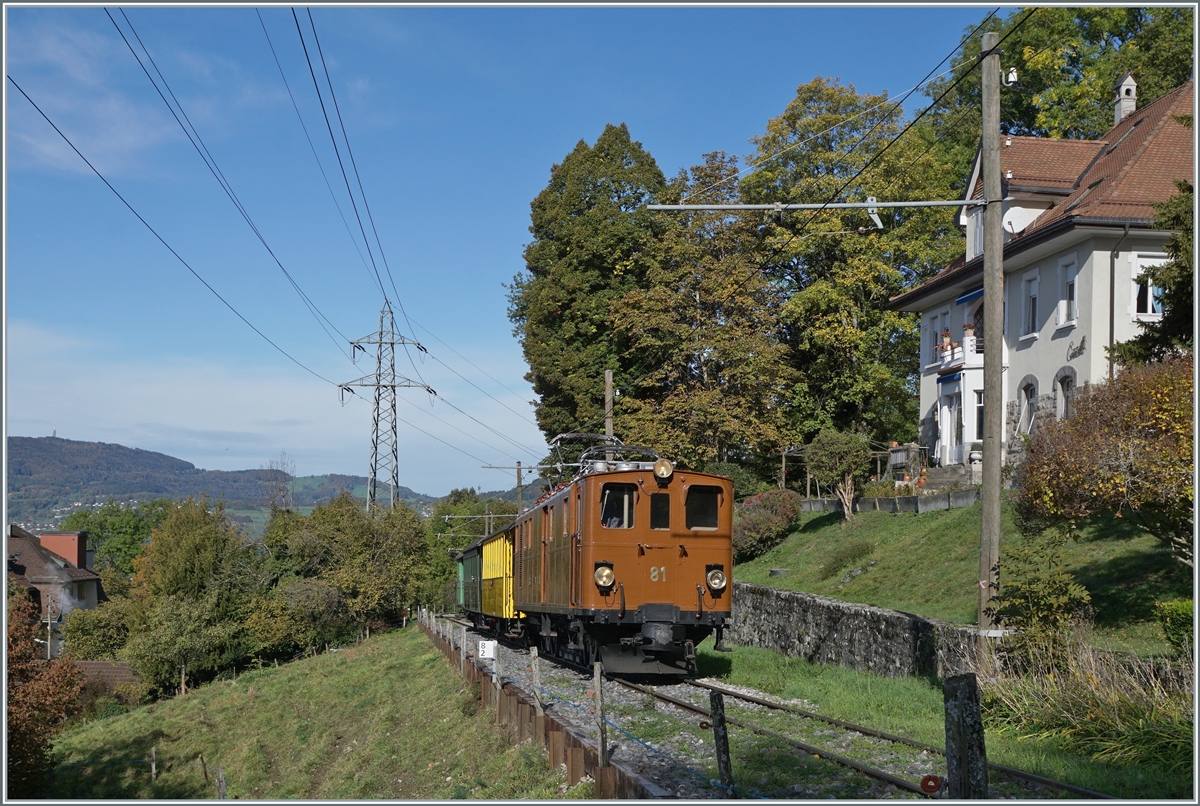  La DER de la Saison 2023 - The Bernina Bahn RhB Ge 4/4 81 of the Blonay-Chamby Bahn reaches Chaulin with its “Bernina Express”.

Oct 28, 2023