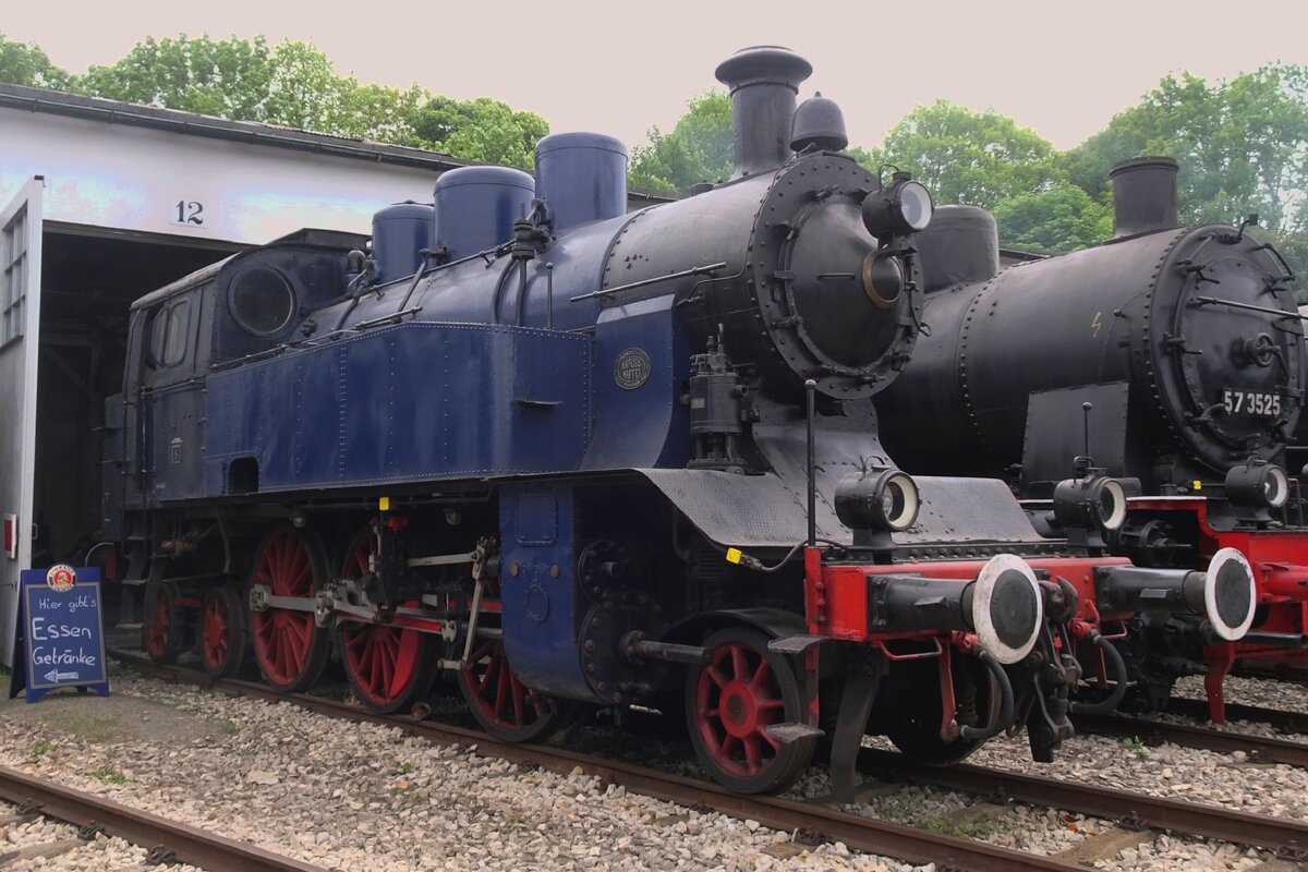 LAG-8 staat op 26 mei 2022 in het locomotiefdepot van de BEM Nördlingen.