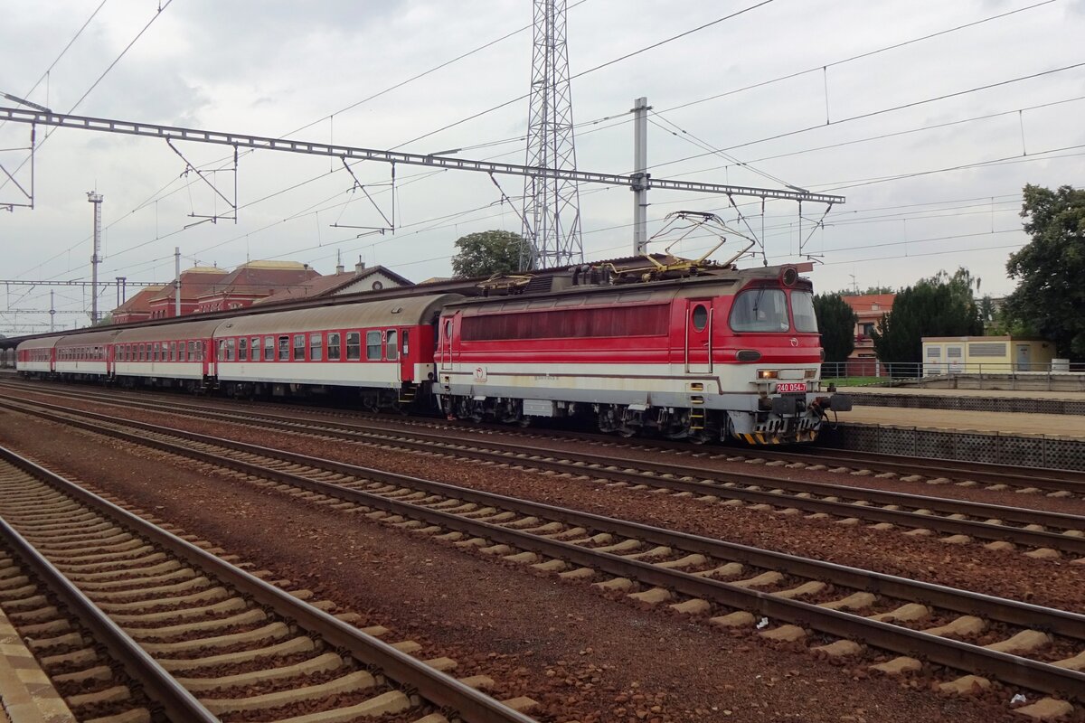 Laminatka 240 054 stands in front of the Osobni that she hauled into Leopoldov ten minutes before on 24 August 2021 and prepares for the back lap to Bratislava.