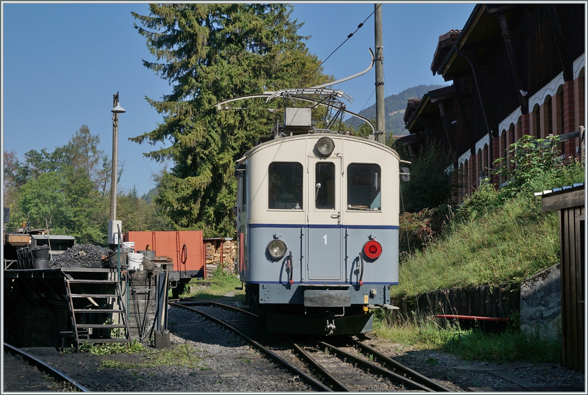  Le Chablais en fête  at the Blonay Chamby railway. The opening of the first section of the Bex - Villars 125 years ago, as well as the merger of some routes in the Chablais 80 years ago, was the reason for this year's autumn festival  Le Chablais en fête . The ASD BCFe 4/4 N° 1 is a special attraction  TransOrmonan  of the TPC with its B 35 as a guest vehicle.

The picture shows the BCFe 4/4 N° 1, built in 1913 and converted in 1940, shunting in Chaulin. 

September 9, 2023