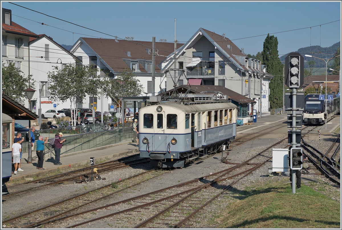  Le Chablais en fête  at the Blonay Chamby railway. The opening of the first section of the Bex - Villars 125 years ago, as well as the merger of some routes in the Chablais 80 years ago, was the reason for this year's autumn festival  Le Chablais en fête . The ASD BCFe 4/4 N° 1 is a special attraction  TransOrmonan  of the TPC with its B 35 as a guest vehicle.

The picture shows the BCFe 4/4 N° 1, built in 1913 and converted in 1940, shunting in Blonay. 

September 9, 2023