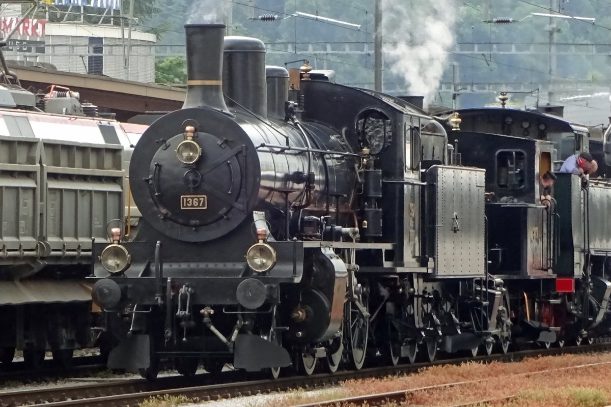 Leading some other steam engines, 1367 stands in the morning of 25 May 2019 at Brugg AG.