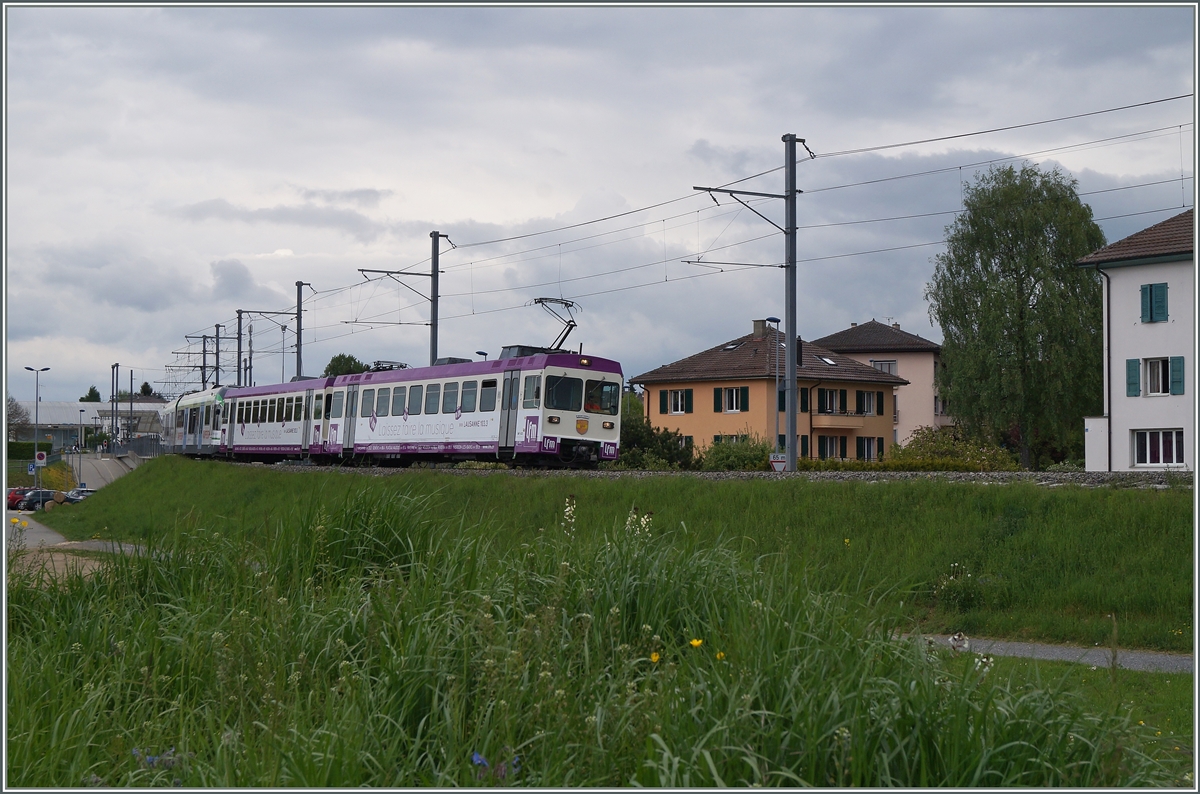 LEB local train by Cheseaux.
25.04.2014