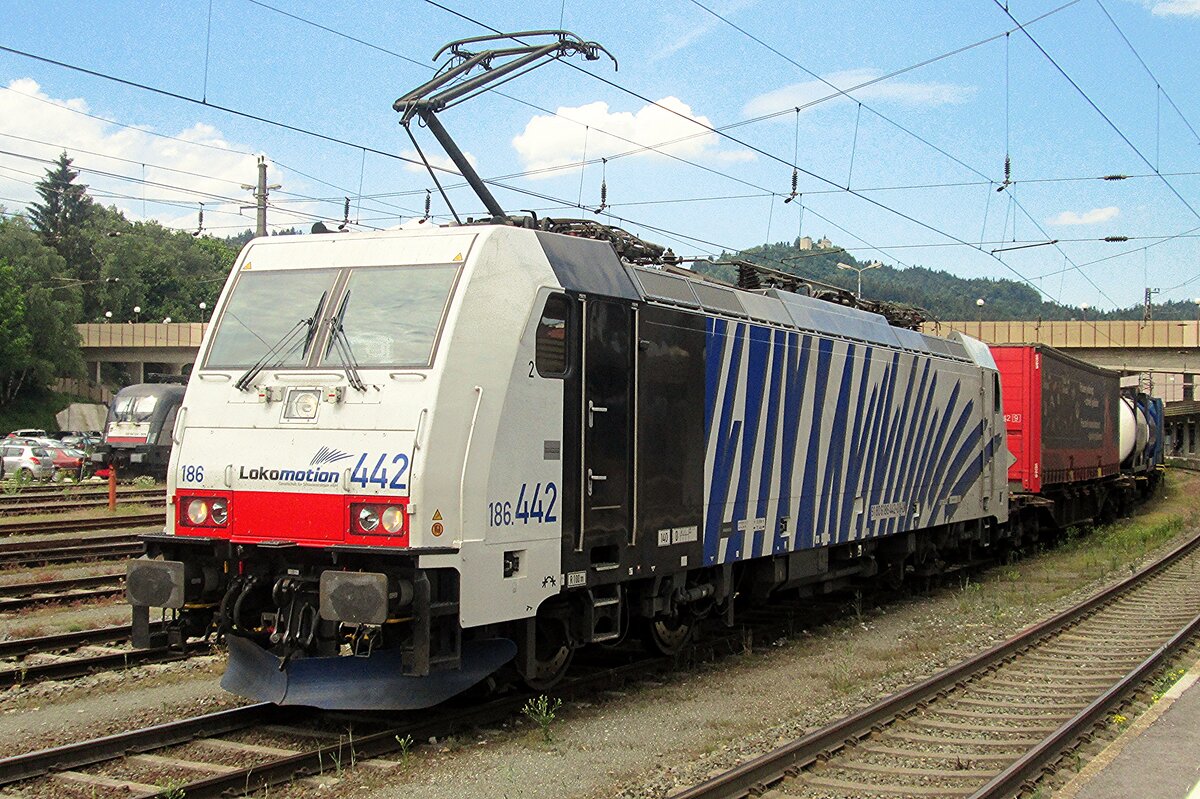 Left side of Lokomotion 186 442 at Kufstein on 3 June 2015.