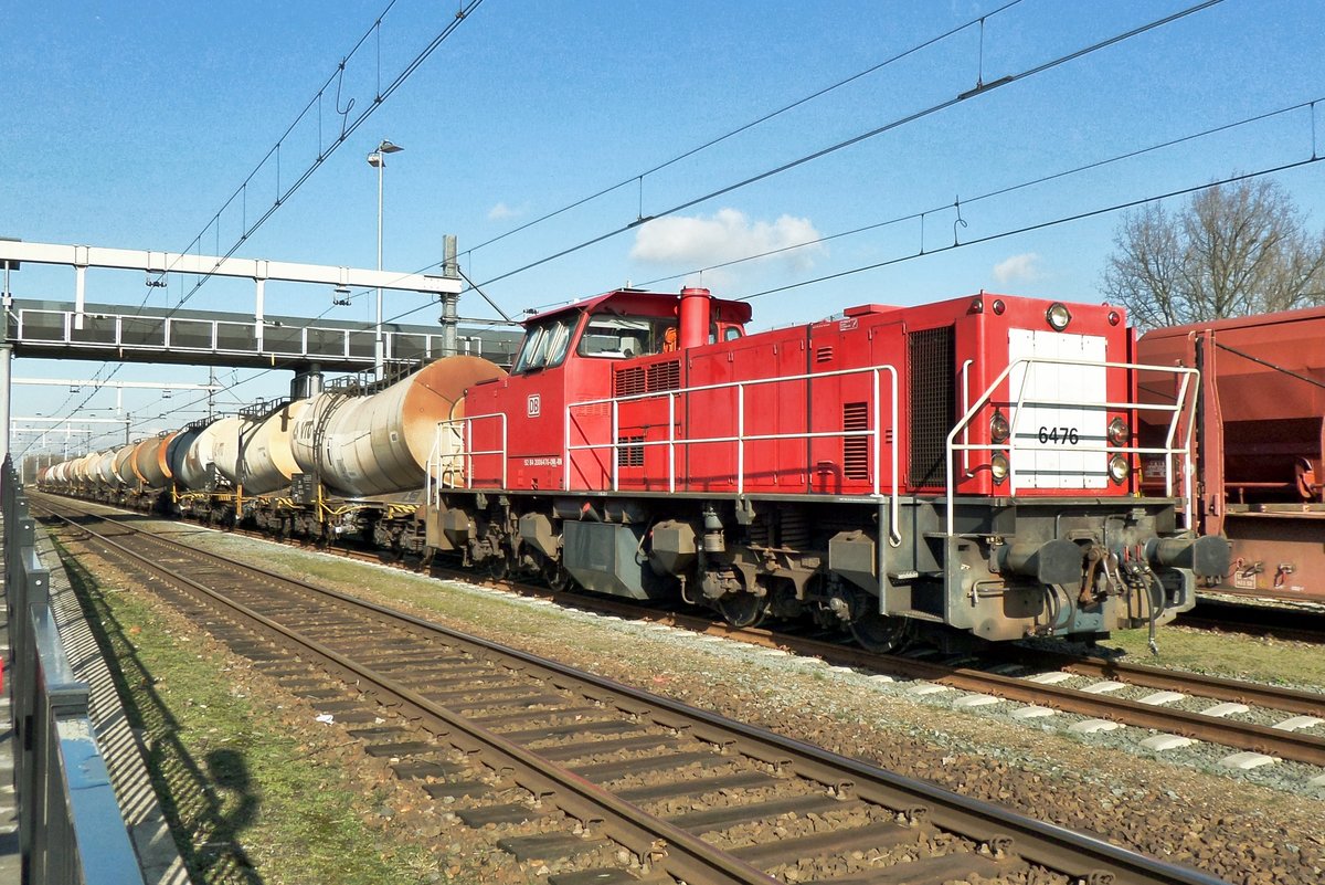 Lime slurry train with 6476 has arrived at Lage Zwaluwe on 19 February 2018.