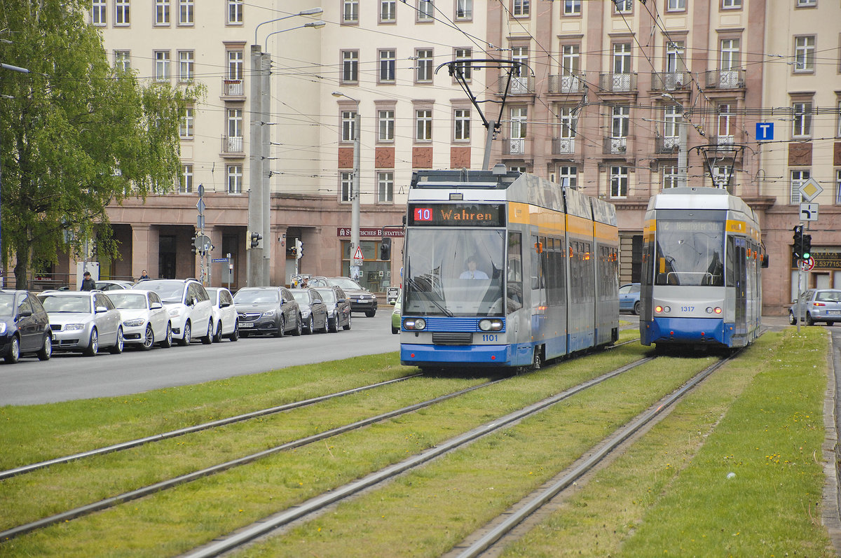 Line 10 LVB 1101 direction Wahren Passung LVB 1317 in Grunewaldstraße in Leipzig. Date: April 29th 2017.