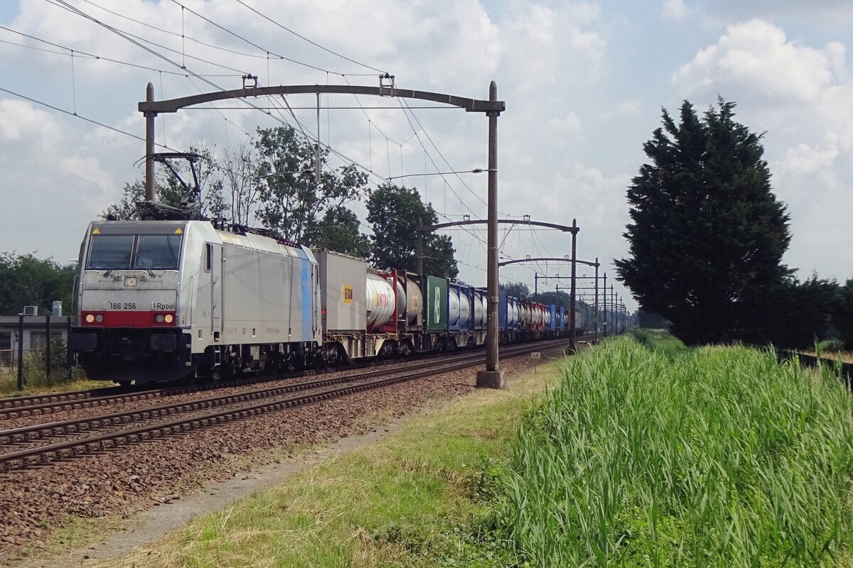 Lineas 186 256 hauls an intermodal train through Hulten on 9 July 2021.
