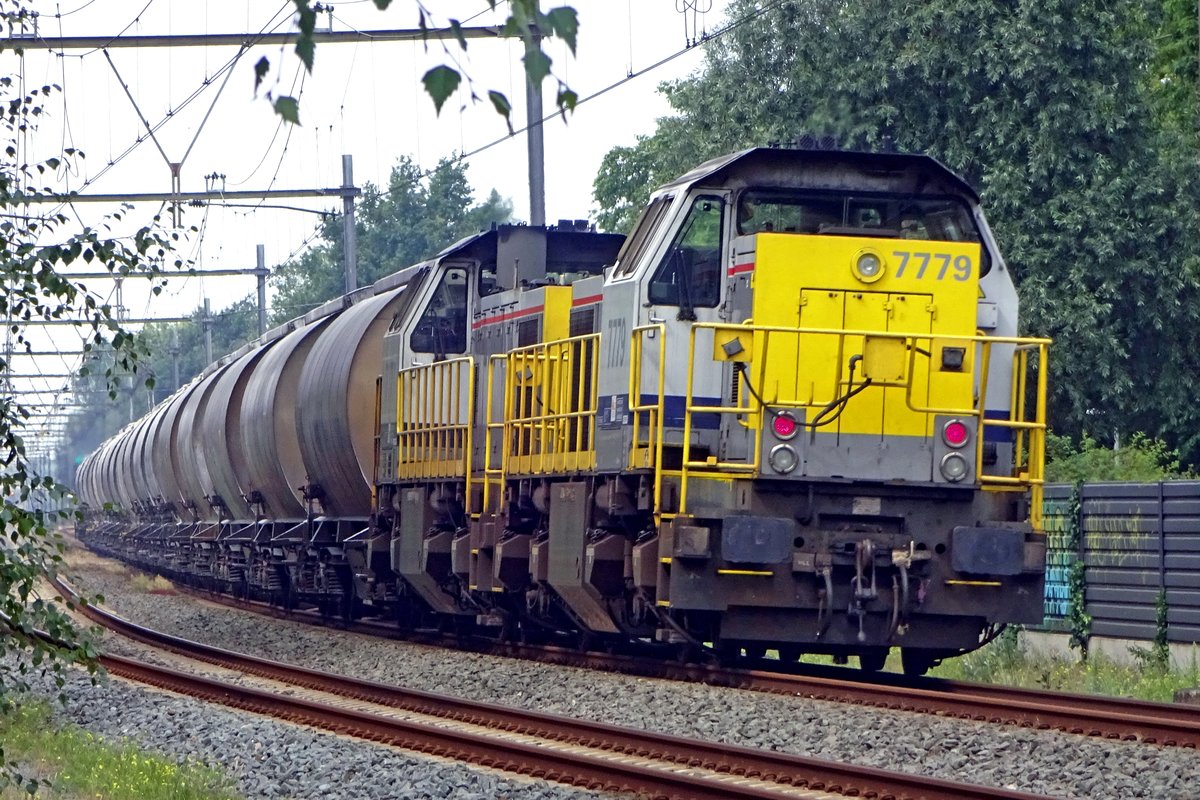 LIneas 7779 banks a cereals train through Wijchen on 10 July 2019.