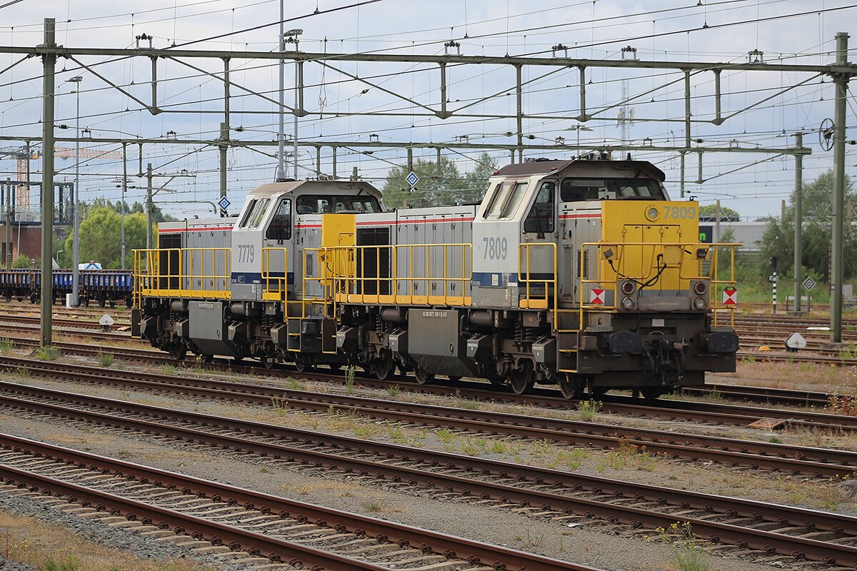Lineas 7809 takes a short break at Roosendaal on a grey 23 July 2026.  This loco and a sister engine were deployed on a training ride between Antwerpen and Roosendaal. 