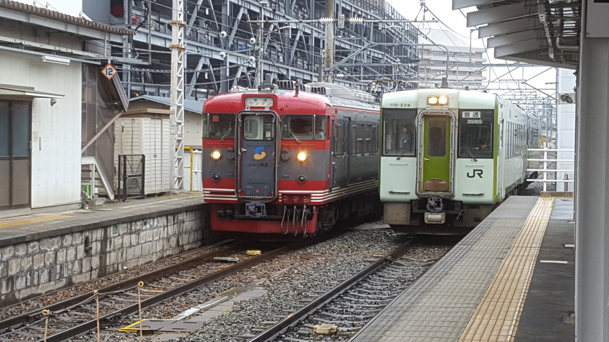 Local trains in Nagano station. 25/05/17