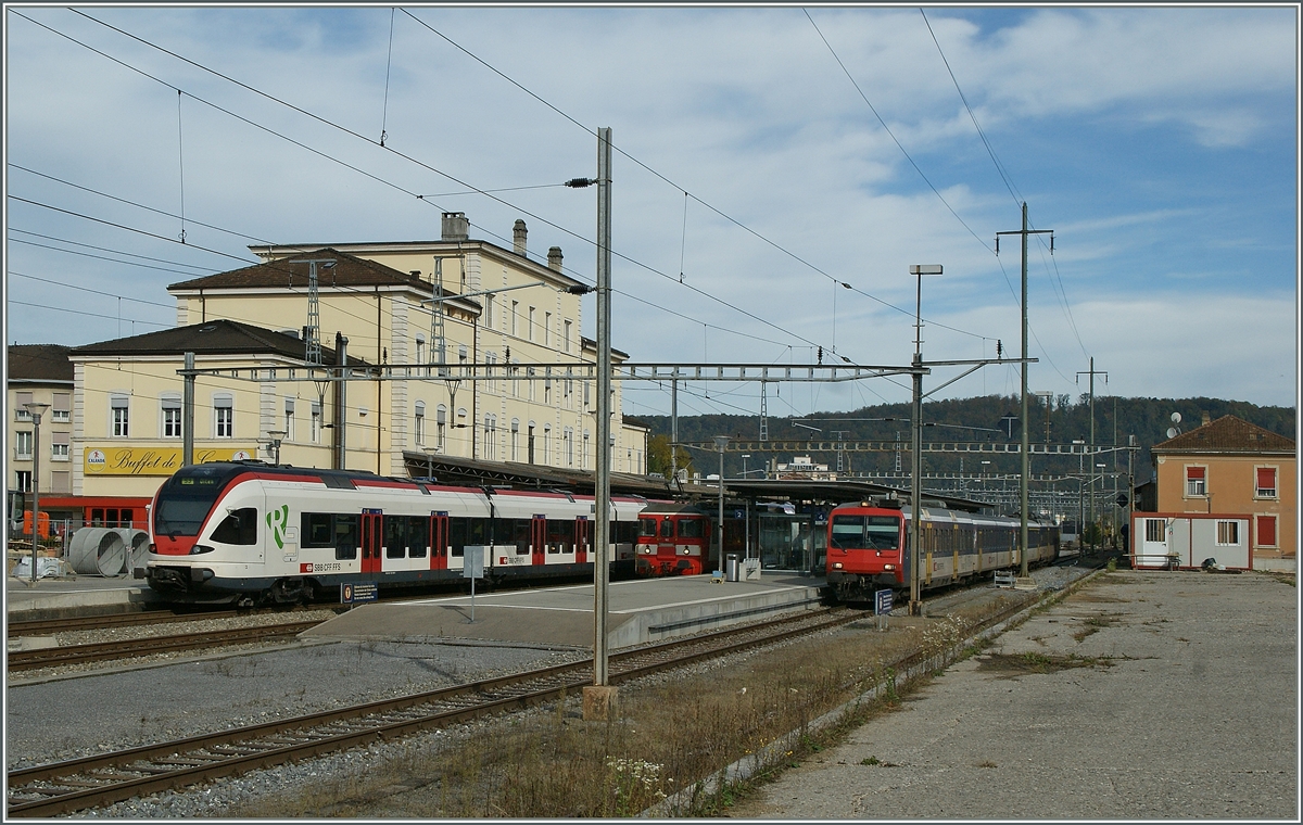 Local trains in Porrentruy: a Flit to Basel, The CJ BDe 4/4 to Bonfol and a NPZ to Biel/Bienne.
18.10.2016