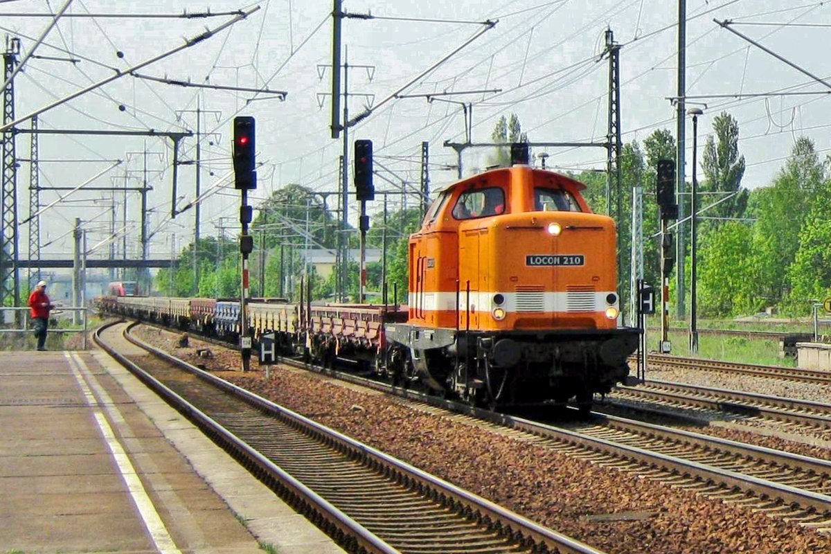 LOCON 210 hauls an engineering train through Berlin Schönefeld on 29 April 2011.