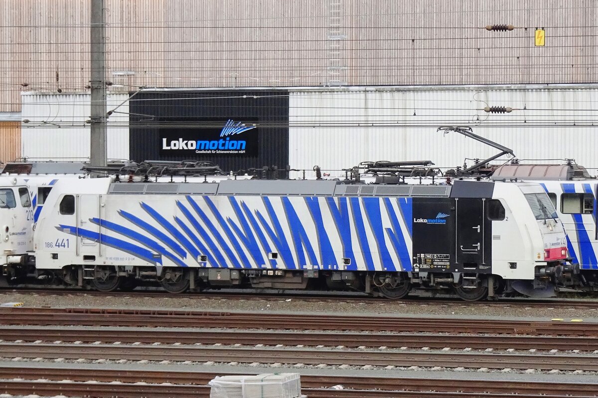 Lokomotion 186 441 stands parked at Kufstein on 21 September 2021.