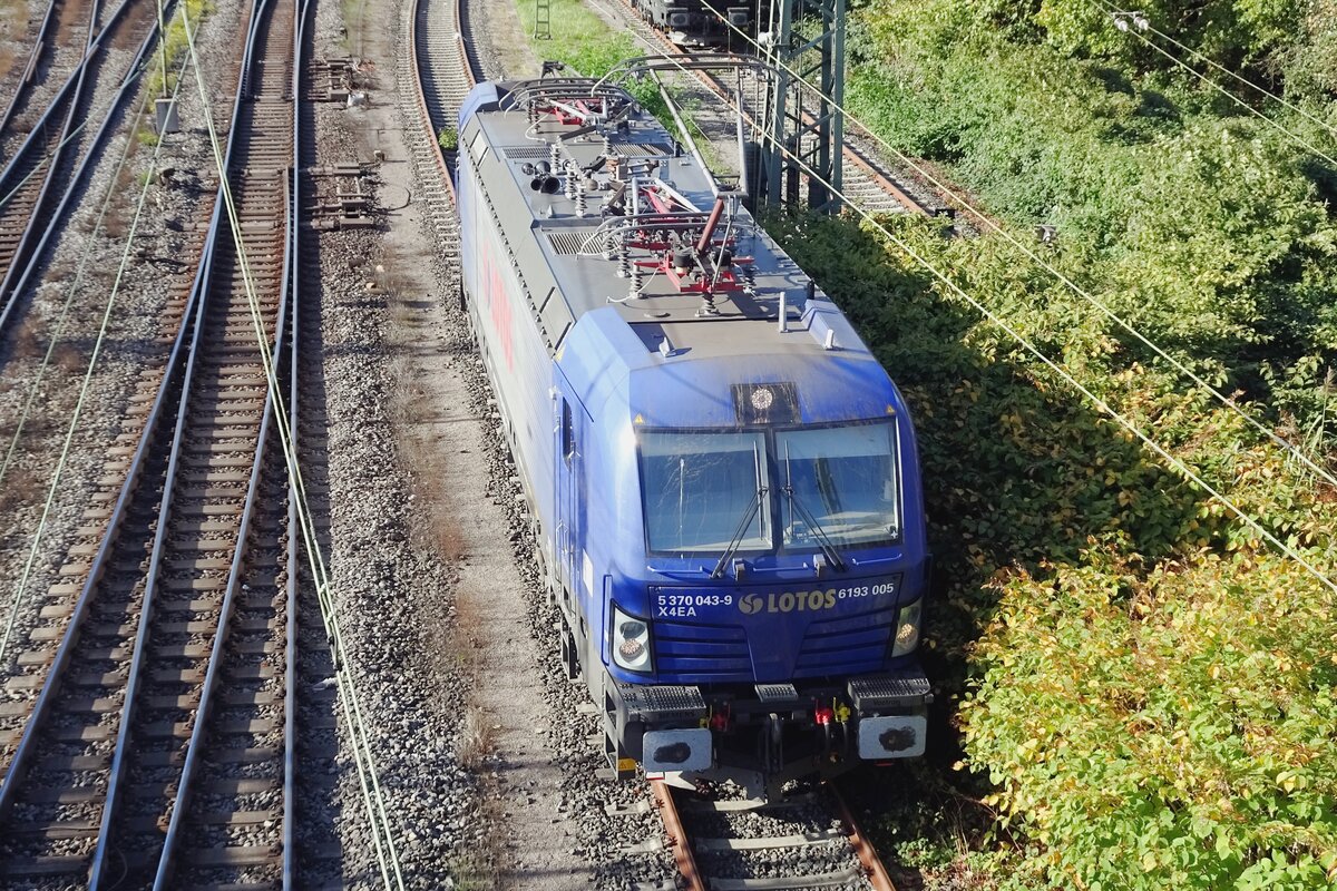 LOTOS 5 370 005 stands at Emmerich on 1 November 2022.