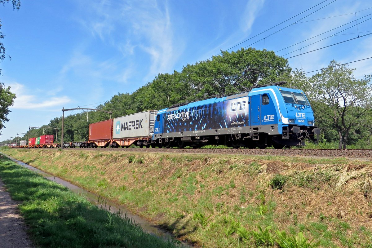 LTE 186 942 shows her new stickers (aTRACKtive Force) on 24 June 2020 while passing the photographer on 24 June 2020 at Tilburg Oude warande.