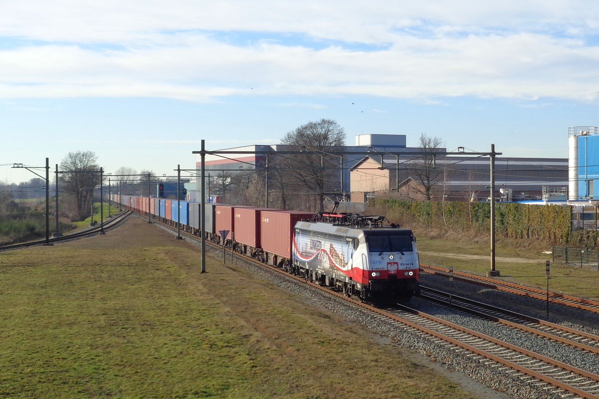 LTE 189 212 hauls the Chengdu-shuttle through Barneveld on 24 March 2019.