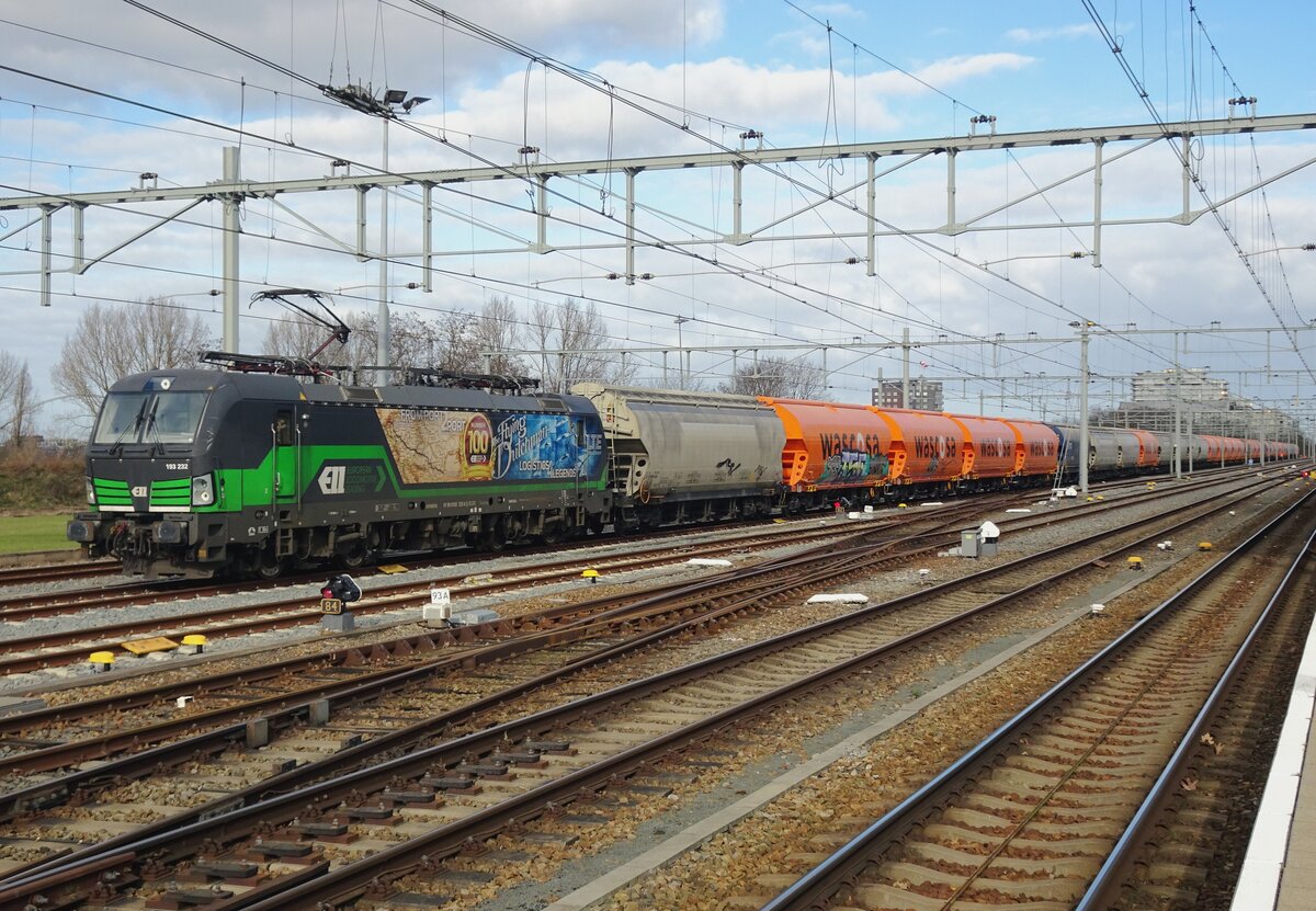 LTE 193 232 Flying Dutchman awaits departure at Nijmegen on 11 February 2022.