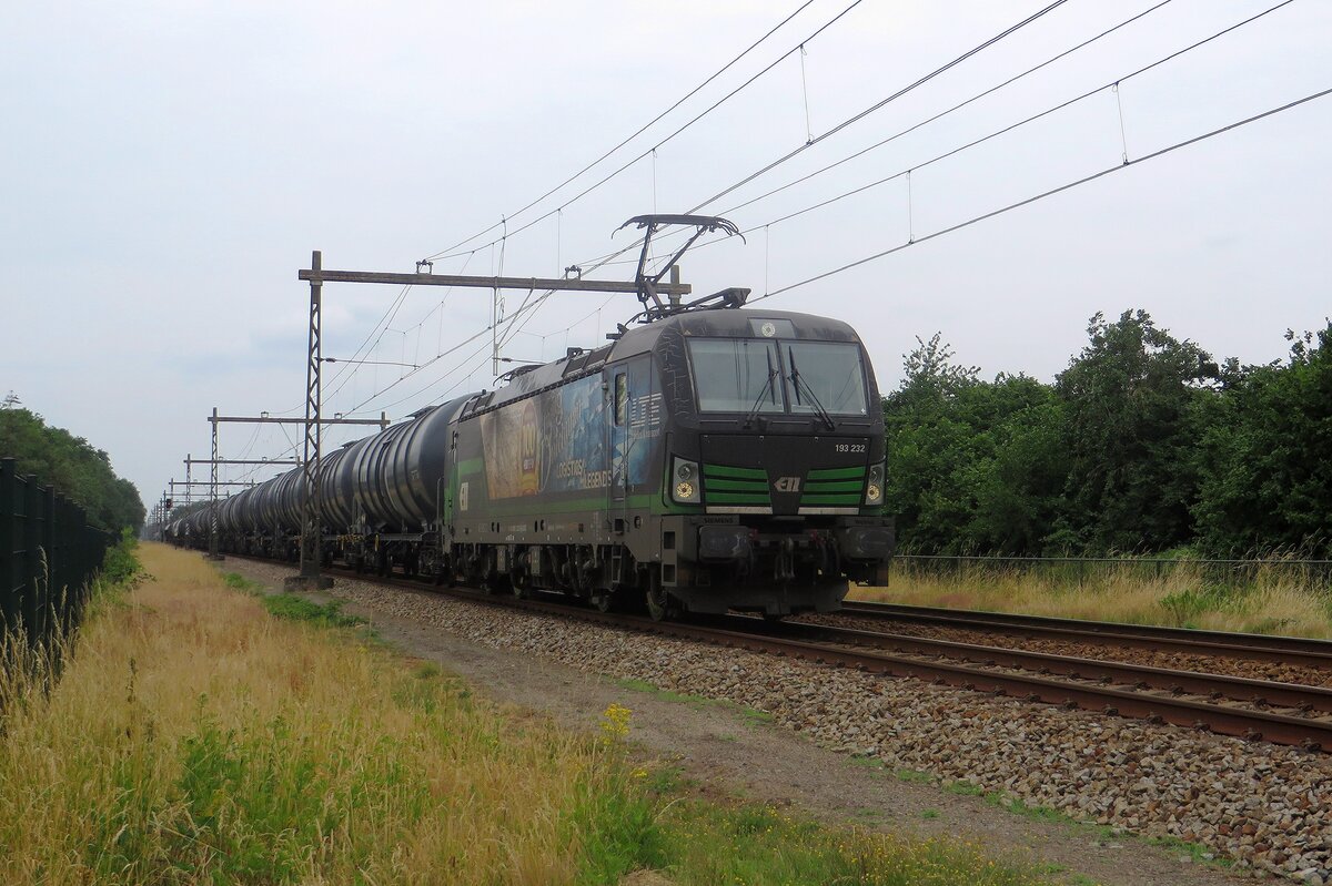 LTE 193 232 hauls an empty tank train through Alverna on 23 June 2023.