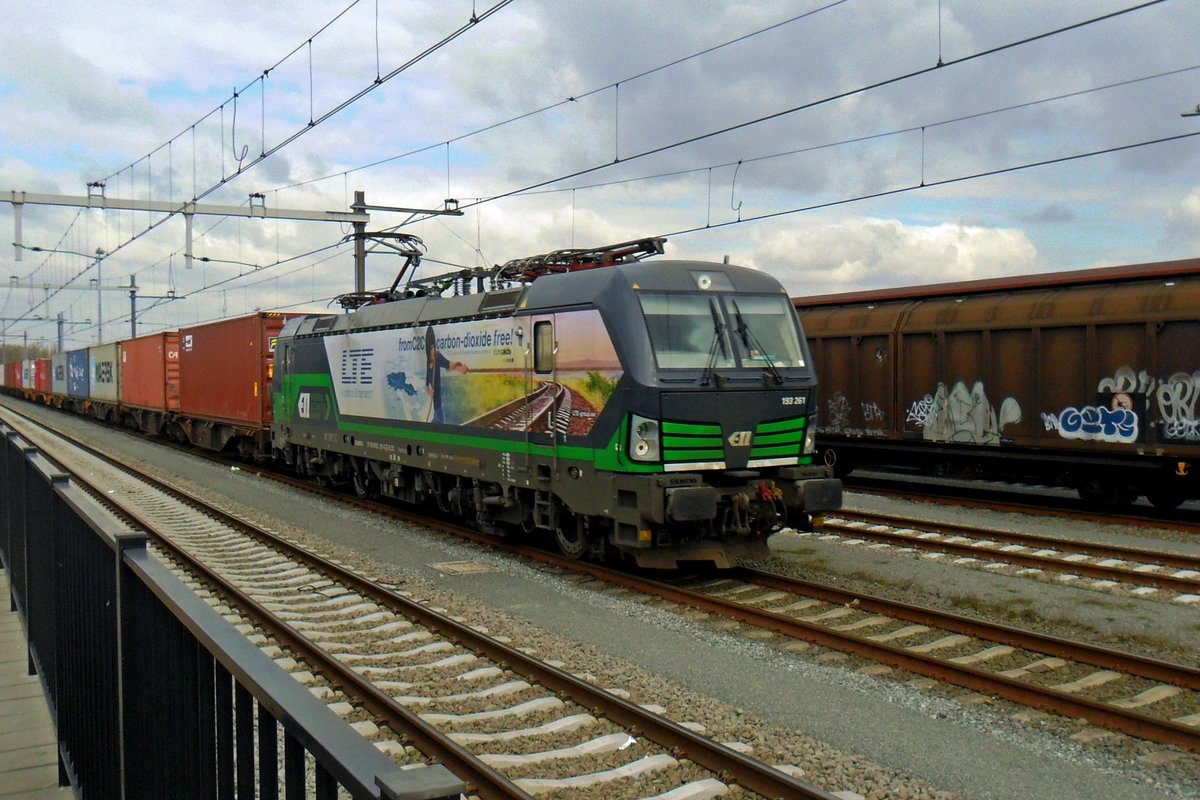 LTE 193 261 stands at Lage Zwaluwe on 27 March 2019.