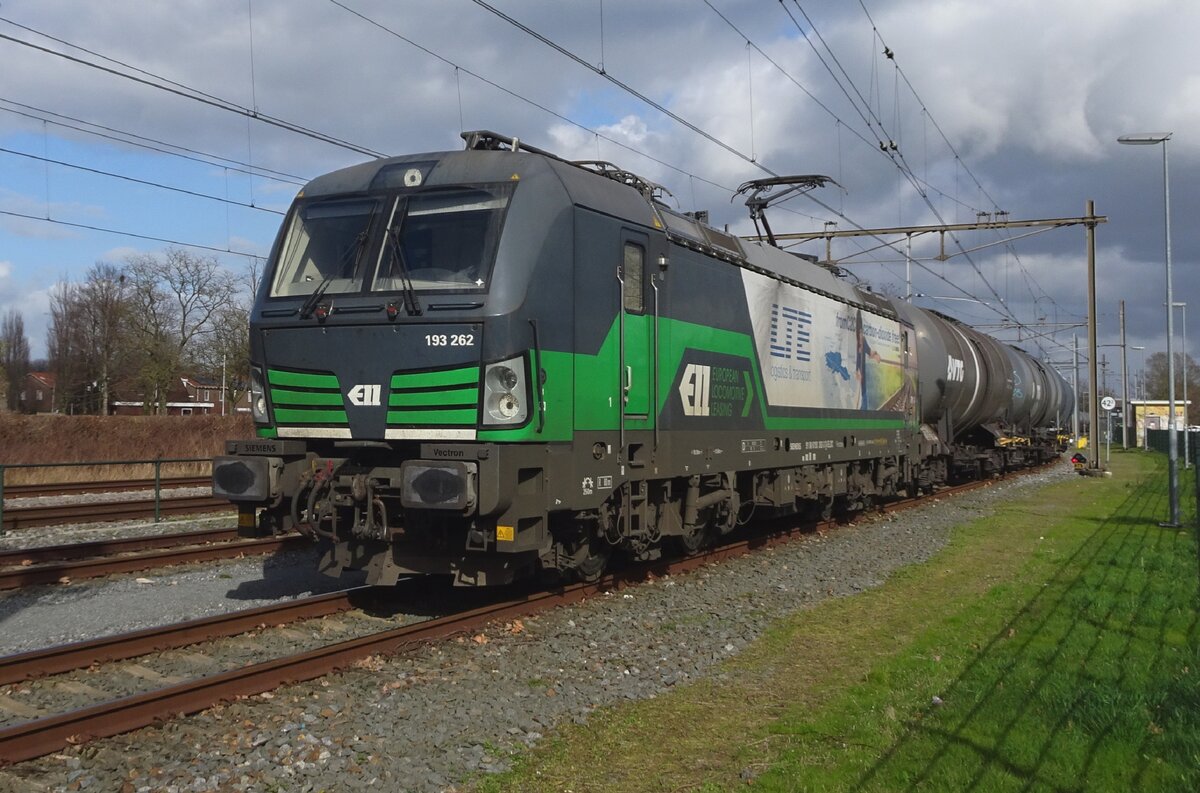 LTE 193 262 ends her journey from the Polsih-Ukrainian border at Oss with a tank train on 30 March 2023.