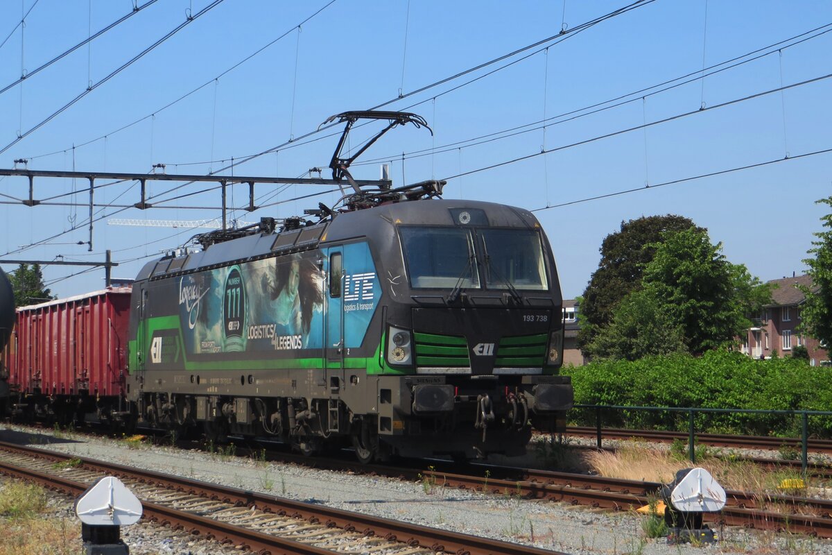 LTE 193 738 'LORELEY' is a bit dusty and stands ready for departure with a train for Poland at Oss on 8 June 2022.