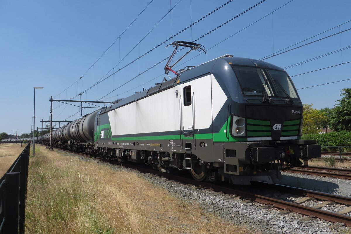 LTE's 193 936 stands at Oss with a tank train ready for departure on 9 June 2023.