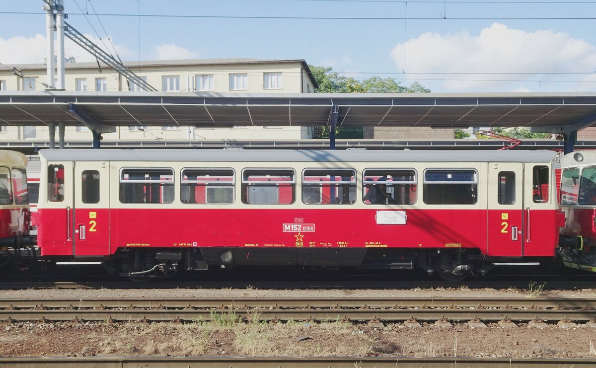 M152 0160 stands at Bratislava hl.st. as part of a museum train on 25 June 2022.