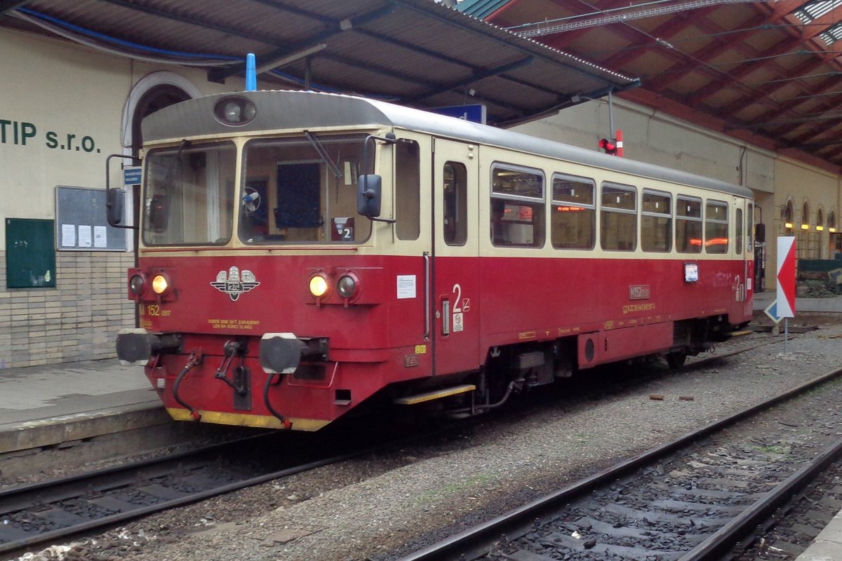 M152-0517 -later and former 810 517- stands at Praha-Masarykovo on 5 May 2017.