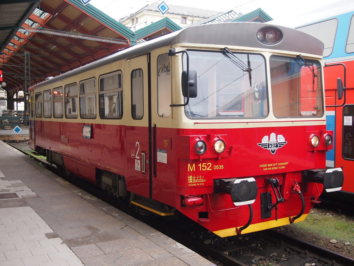 M152 0535 - 810 535 on Station Praha Masarykovo at 25.10.2013. New Company KZC.