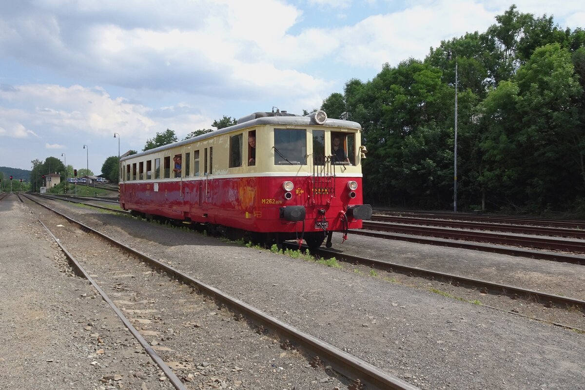 M262 076 -deployed by the Railway Museum in Luzna u Rakovnika- stands in Rakovnik on 10 June 2022.